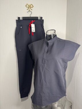 NWT FIGS SCRUB SET. XXS Reg. HW Zamora Jogger. Rafaela Top. Grey. Charcoal.